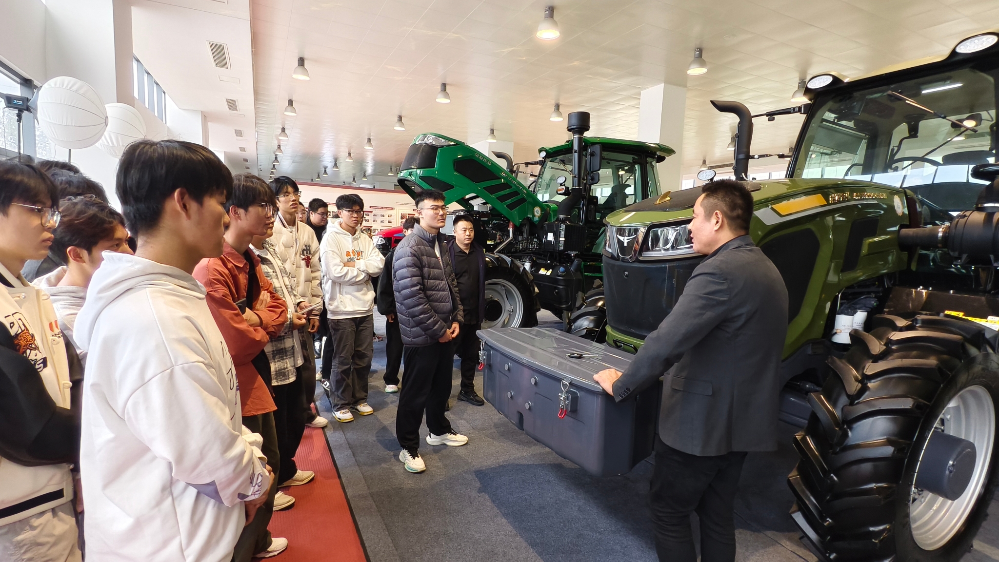 交通工程学院农机专业学生赴江苏常发农业装备股份有限公司参观学习​