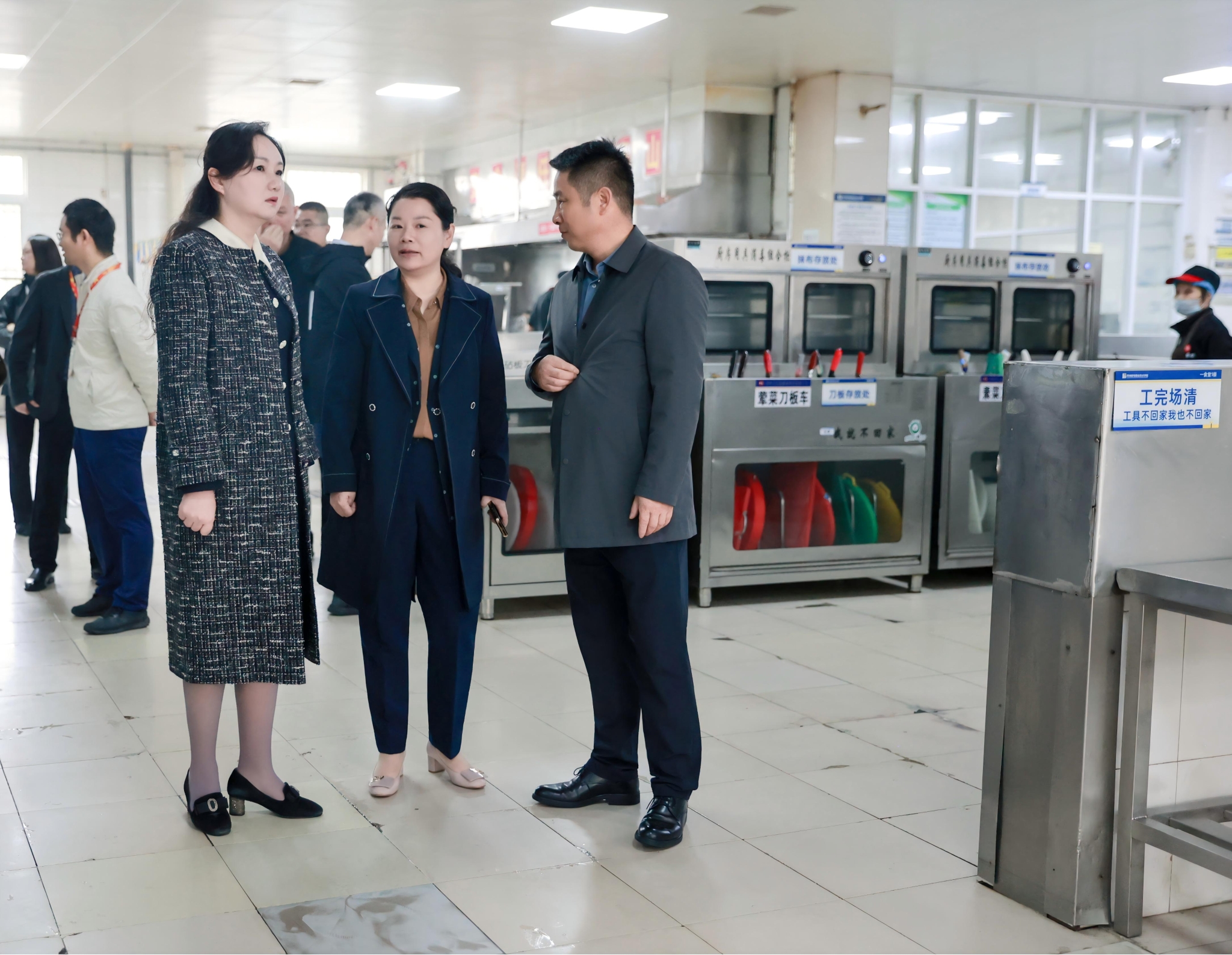 校长刘畅带队开展校园安全检查