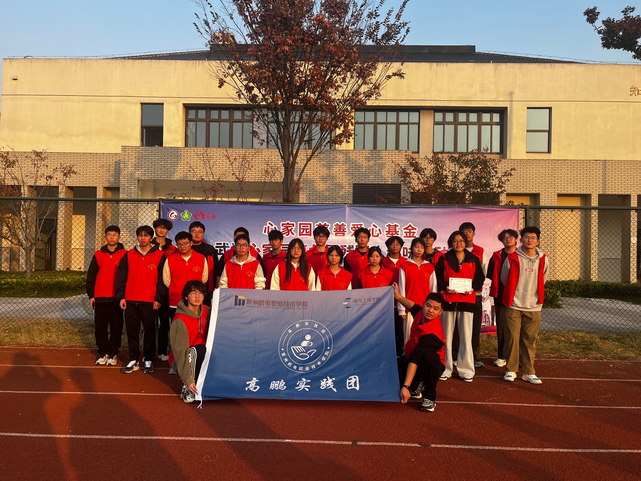 高鹏志愿者护航武进区第九届残障人趣味运动会