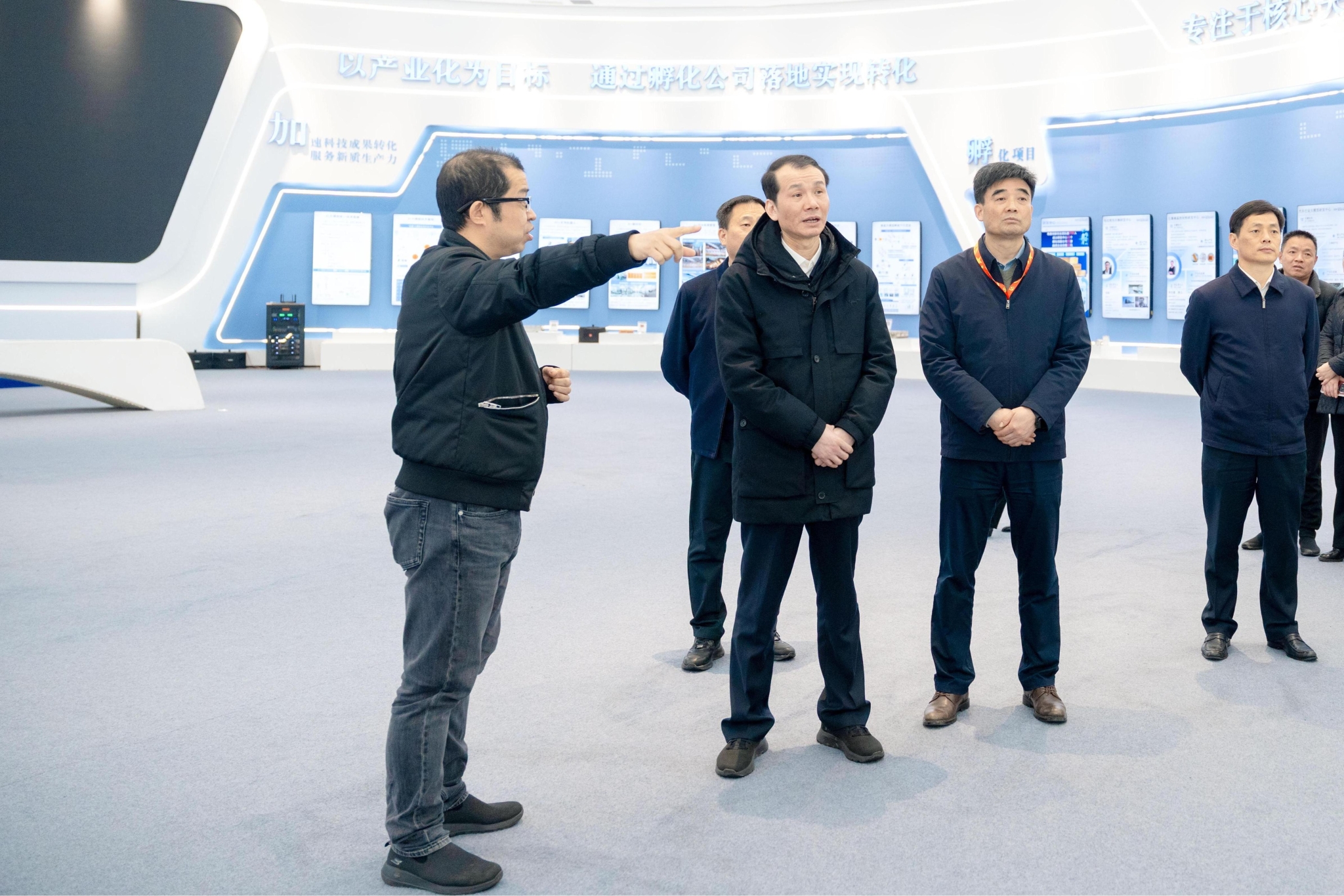 江苏省委统战部副部长、江苏省中华职教社副主任姜东一行来校开展调研