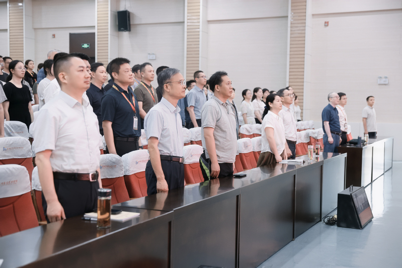 我校师生观看纪念中国人民抗日战争暨世界反法西斯战争胜利80周年大会