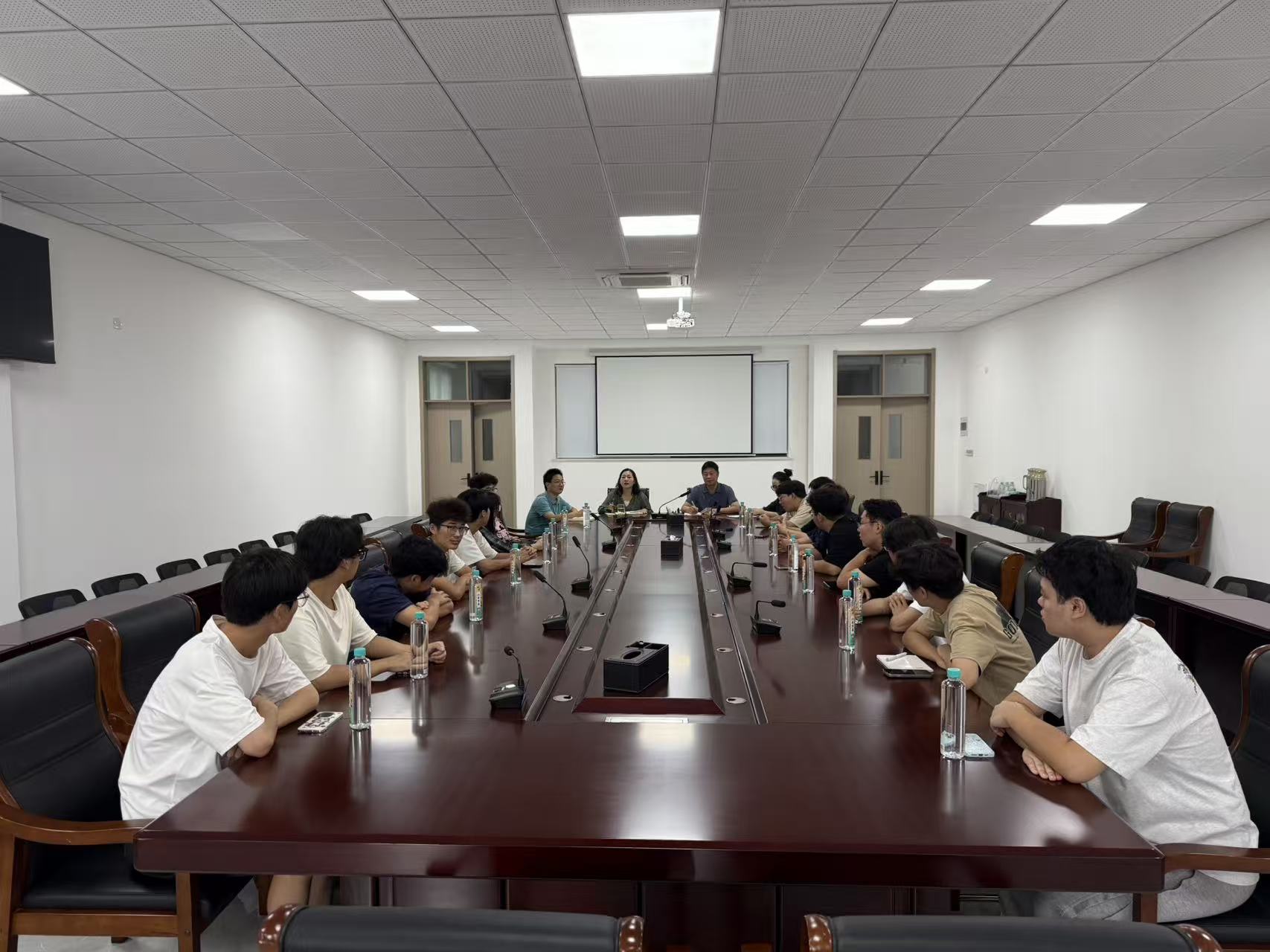 溧阳基地召开新学期学生座谈会