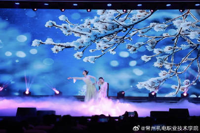 机关分工会的双人舞《听雪落下的声音》以柔美身姿，将东方古典美学演绎得淋漓尽致。#常州机电职业技术学院##大学生活##教育##校园生活##马年# ​​​