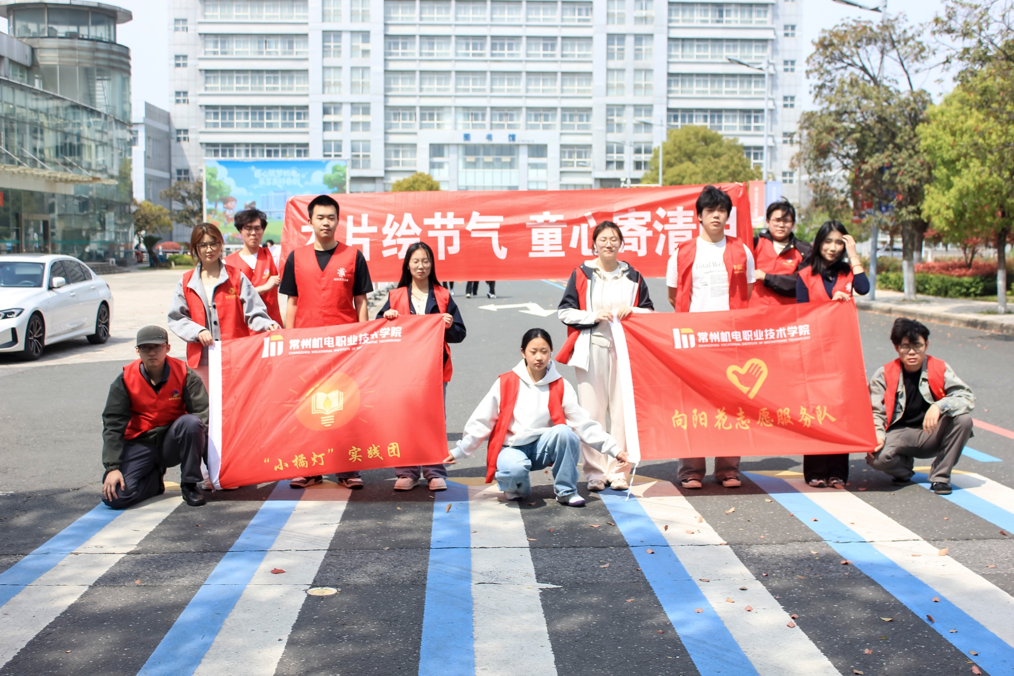 校地共建润童心 实践深耕育幼苗——我校学生实践团赴红梅西村社区开展美育实践活动