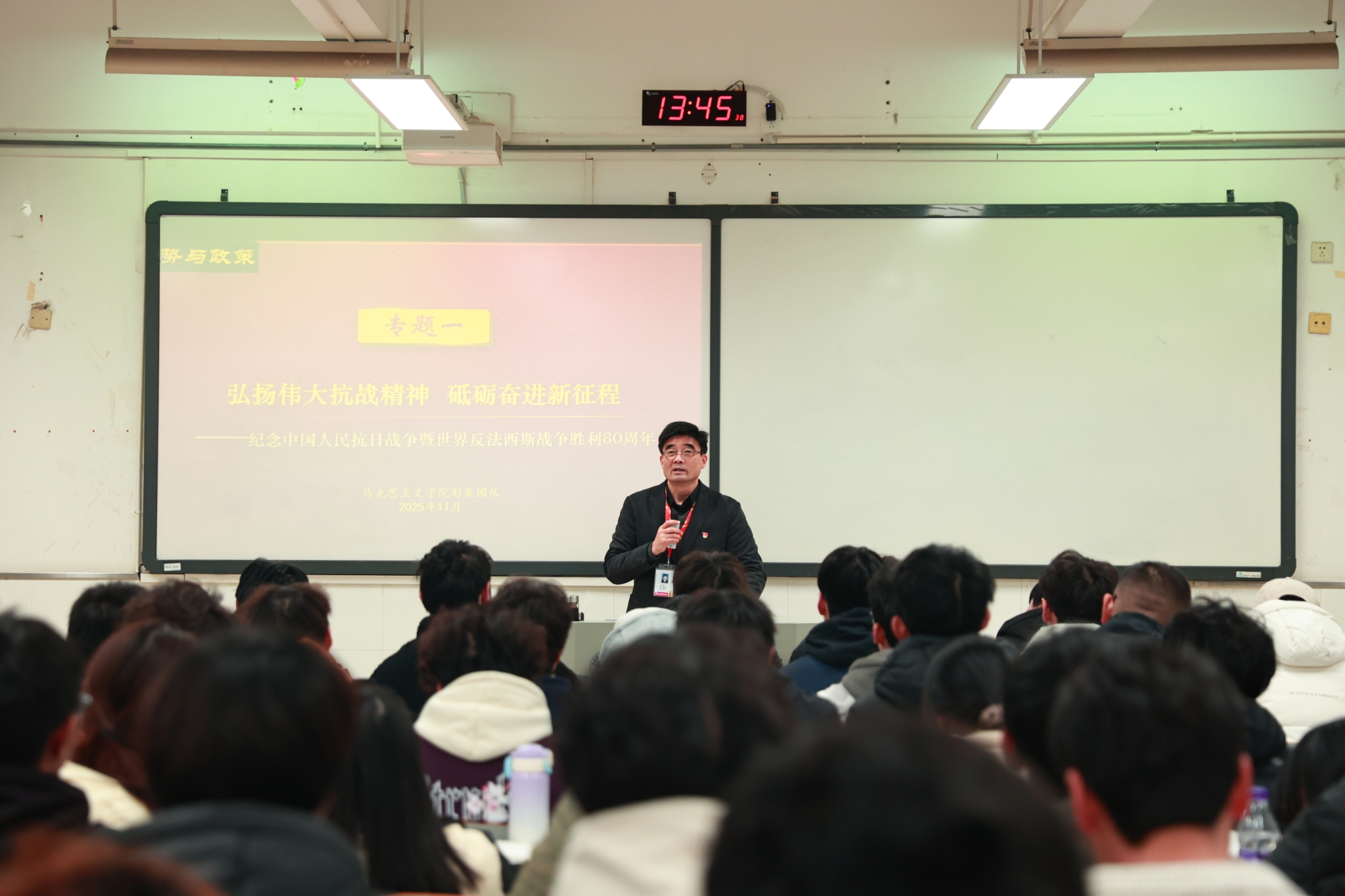 校领导带头讲授思政课，推动党的创新理论入脑入心