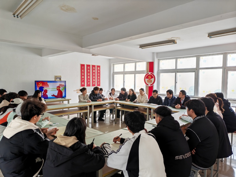 信息工程学院第一党支部教师党员走进学生“E+”一站式学生社区