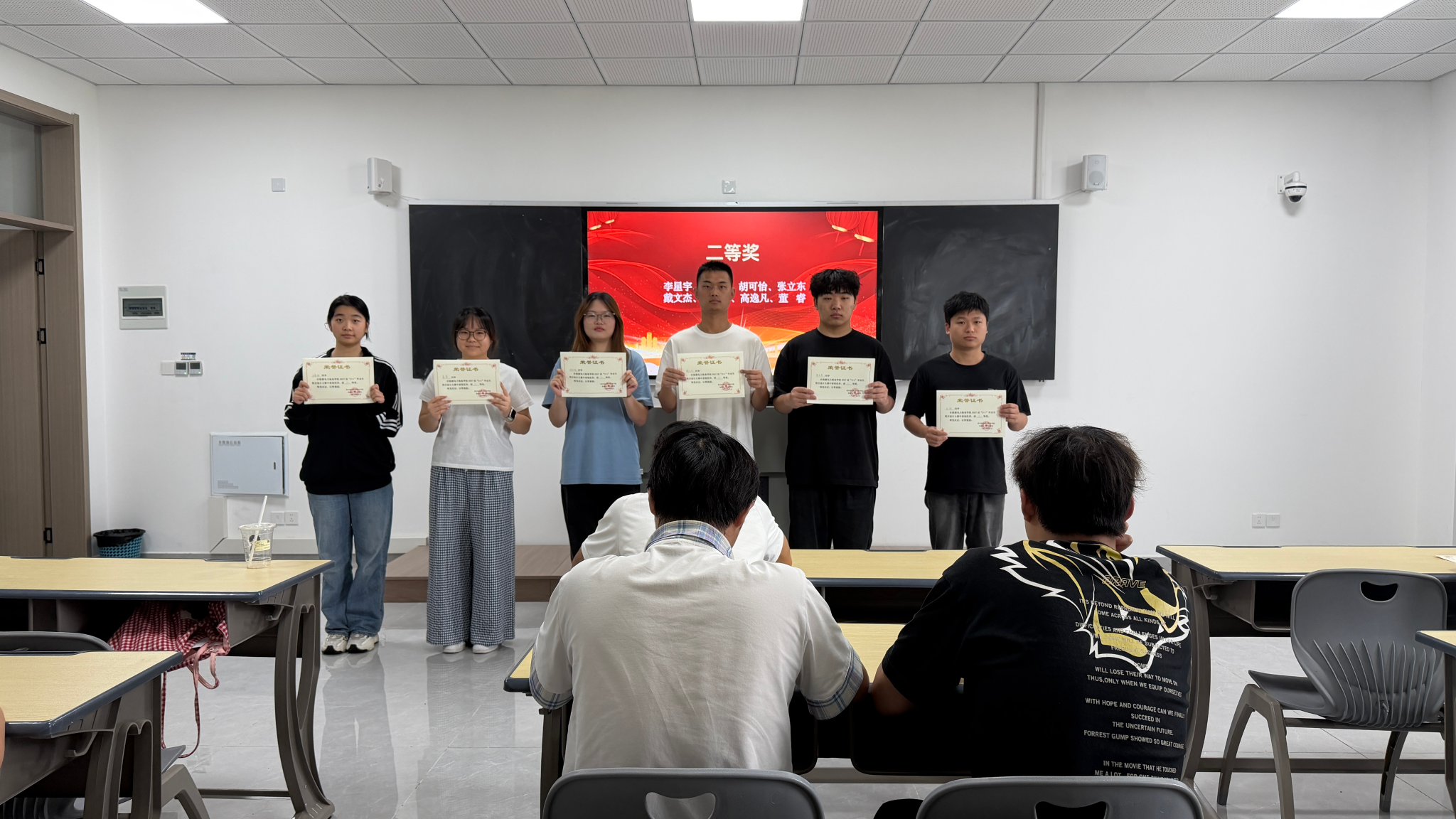 能源电力装备学院开展2027届毕业生简历设计大赛暨发展型资助育人就业能力提升活动