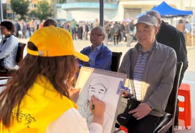 转发微博#高校动态# 近日，江苏各高校组织温情满满的重阳节敬老服务活动。@江南大学 的学生们通过人物速写、头像素描、肖像漫画等多种形式，为退休老同志们绘制肖像画，留作纪念。@无锡工艺职业技术学院微博 的学生们在森林公园开展眼部保健科普行动，与老人们结伴进行“健步走”活动，为老人们送去温暖与关怀。@常州机电职业技术学院 联合社区组织“九九重阳，温情相伴”文艺汇演，以舞蹈、太极拳、朗诵等表演形式，展现中华优秀传统文化魅力。@苏州卫生职业技术学院 的学生们深入社