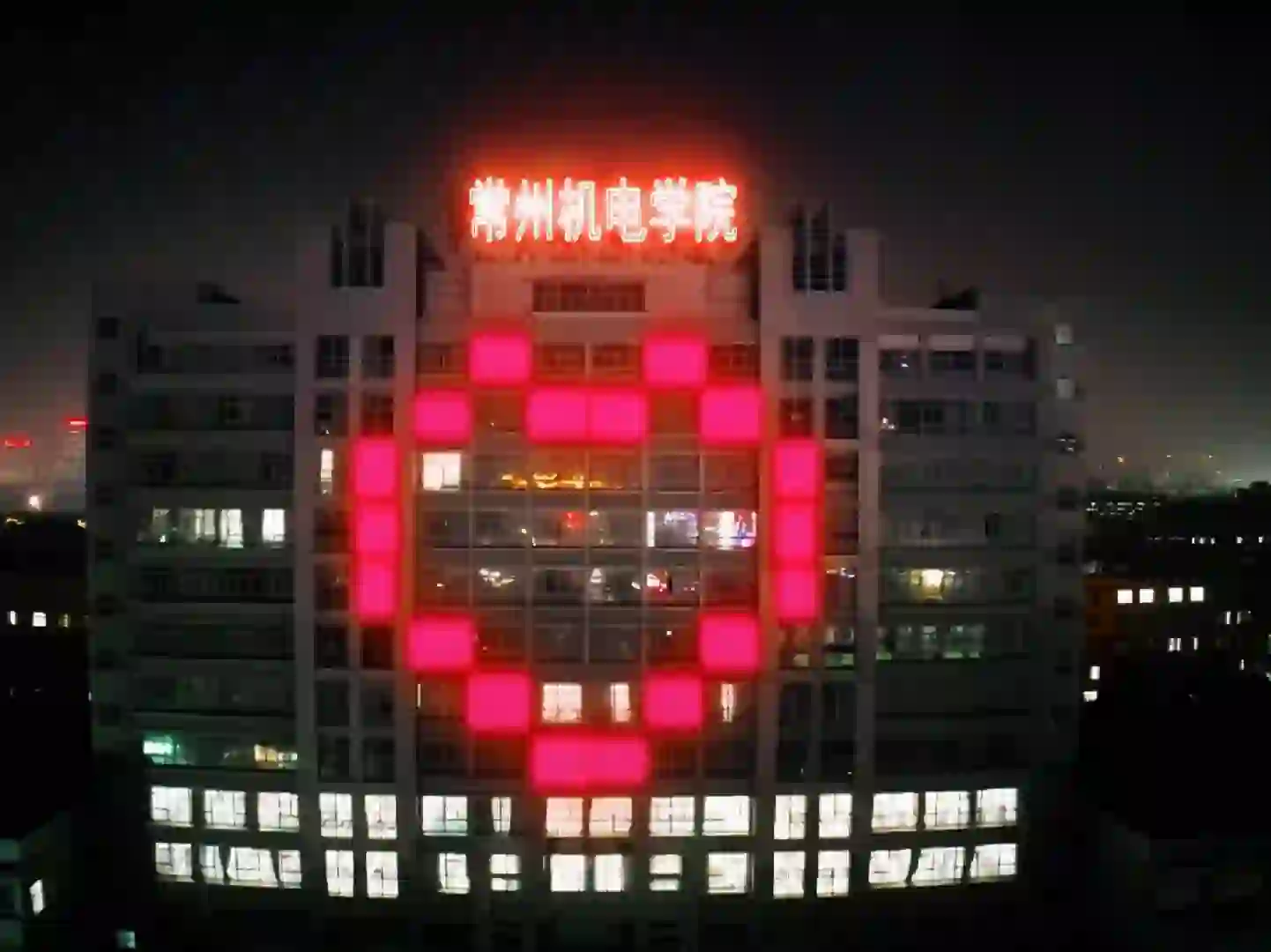 建筑在砖石累加里生长，让梦落地生根。