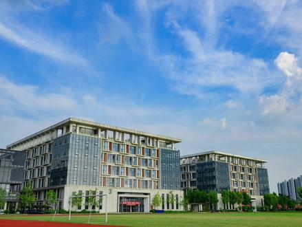 漫长的等待，将时间压缩于片刻之间 #常机电 #学校风景 #学校的天空 #延时摄影