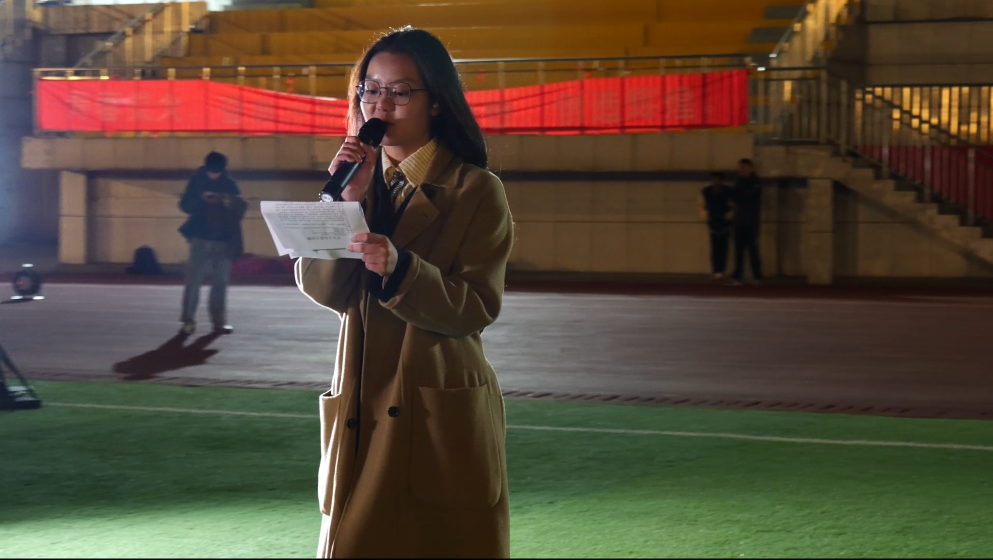 交通工程学院开展公寓文化节第二届一站式社“‘寓’教于乐，星光璀璨”星光文化夜，展现了各类艺术形式的独特魅力，为同学们带来一场视听盛宴。#大学生#大学生活