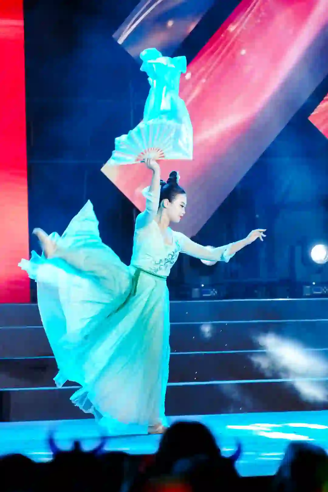 浮光跃金,静影沉璧。