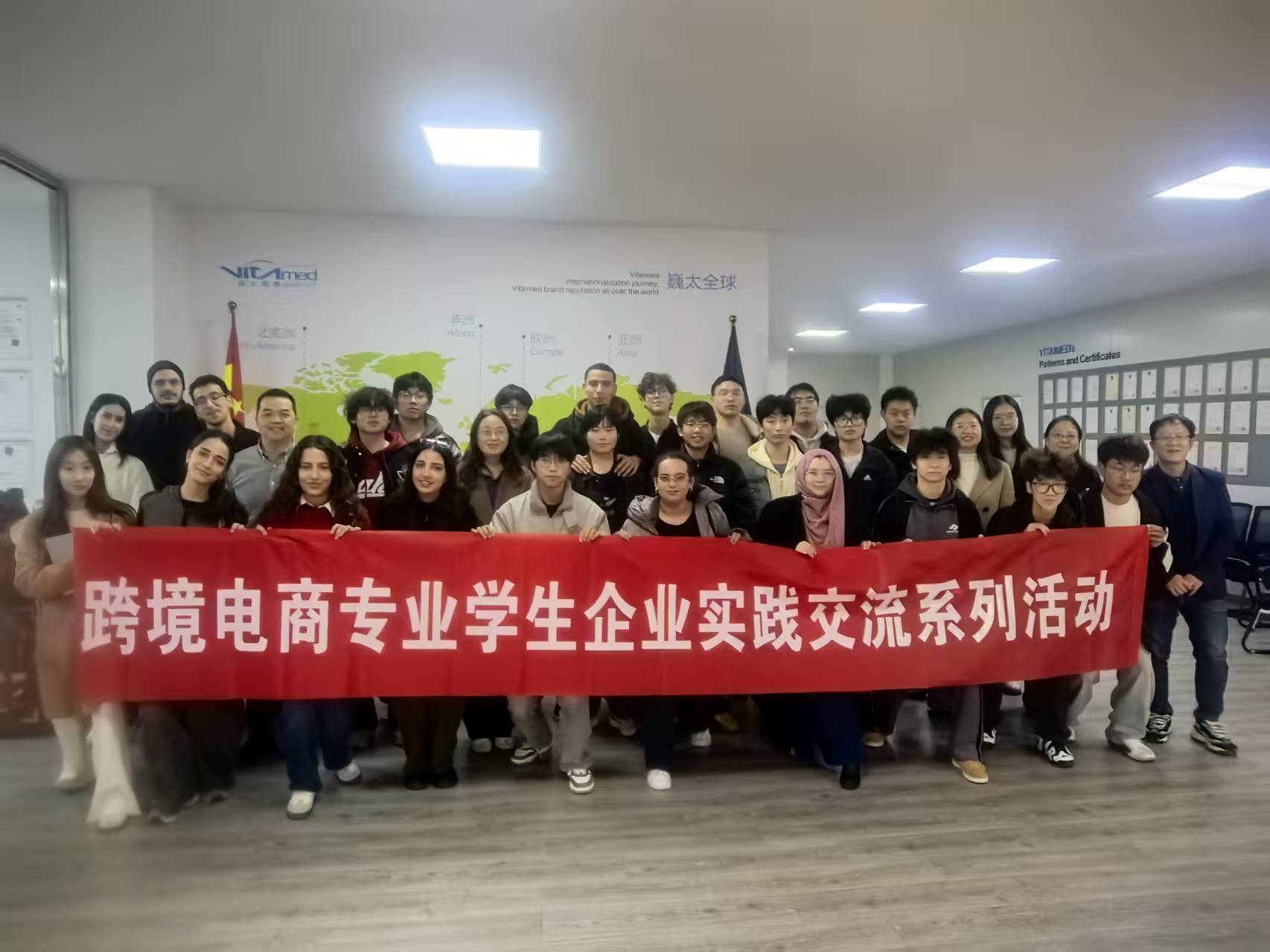 突尼斯留学生与跨境电商新生赴巍太医疗探索跨境新赛道