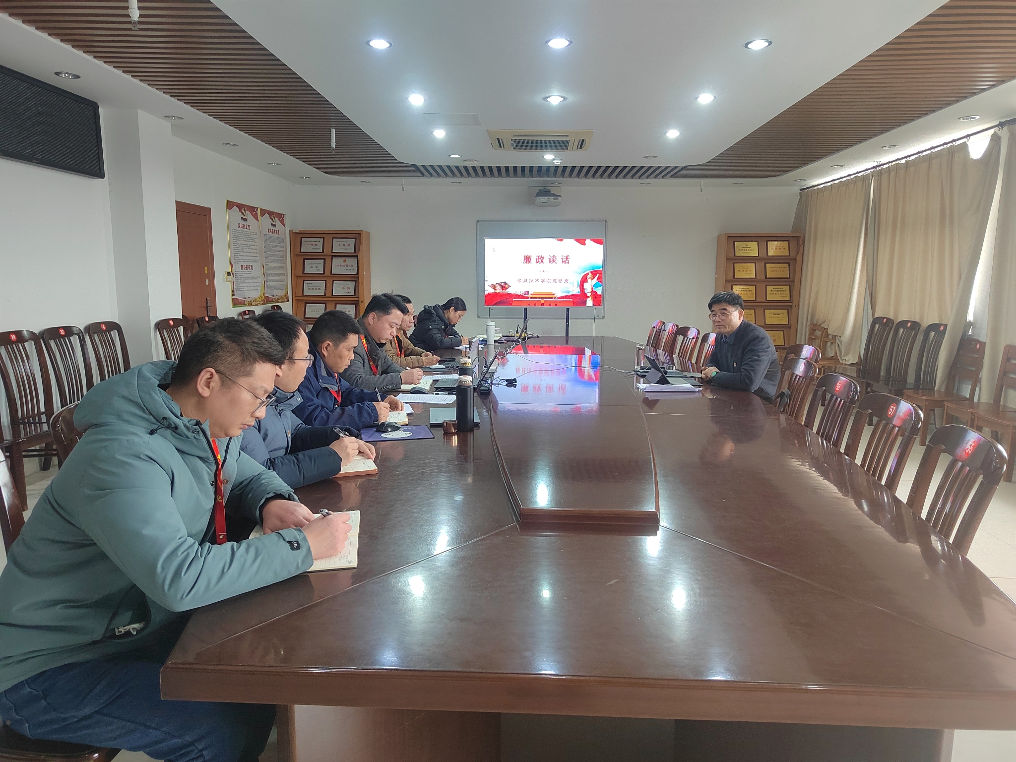 我校党委领导班子深入二级单位开展廉政谈话