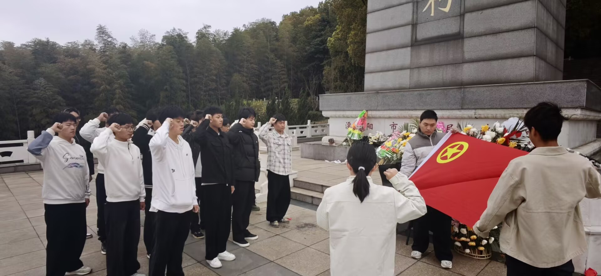 电气团员青年赴西山烈士陵园开展红色主题教育  