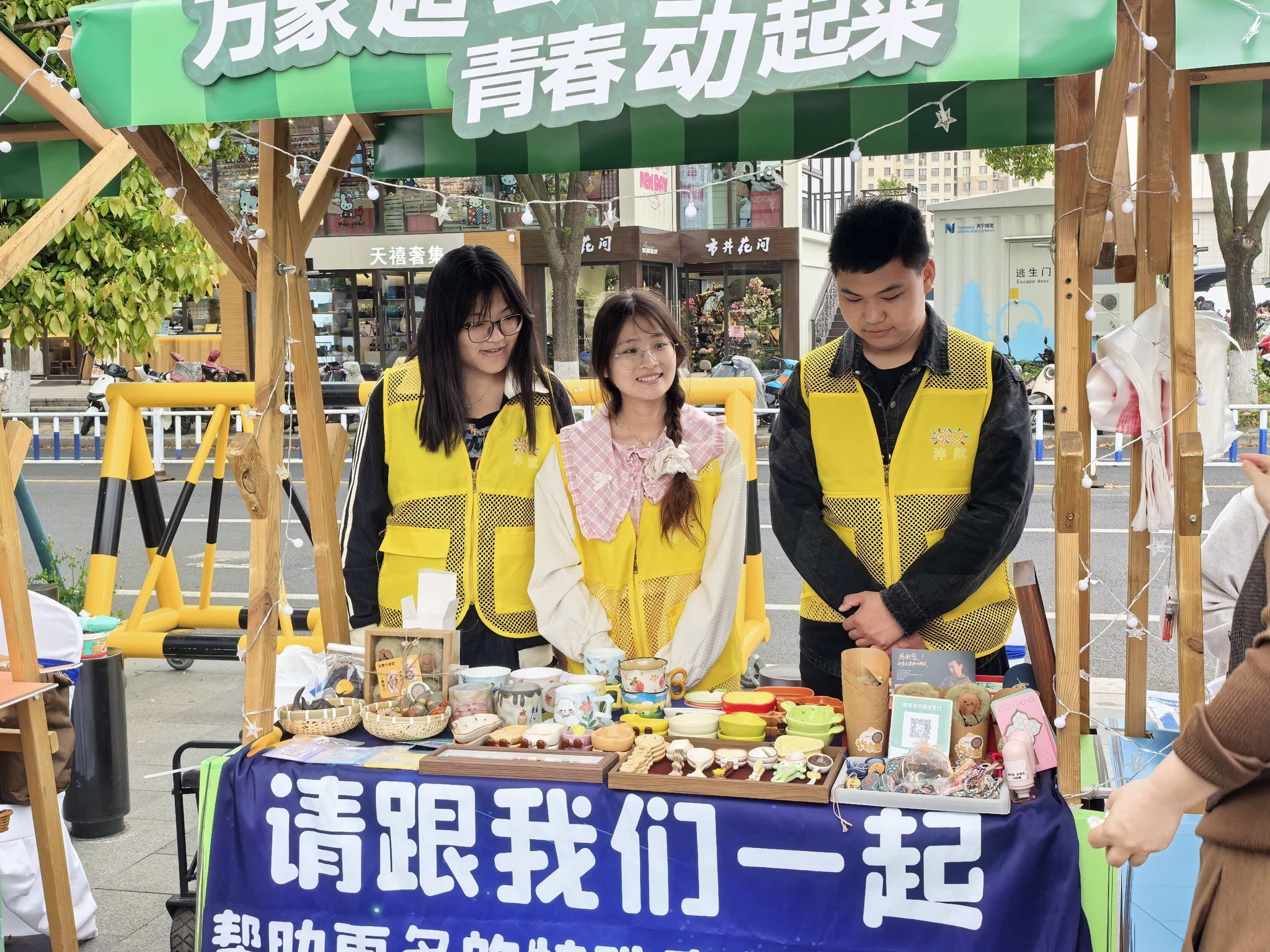 电气工程学院志愿者走进万象城开展公益实践活动