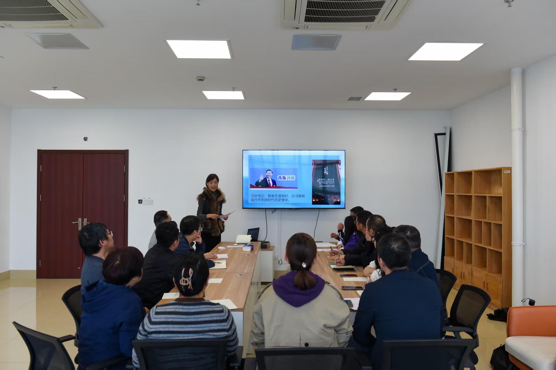 民建常州机电学院支部开展“同心同廉警示教育月”专题学习