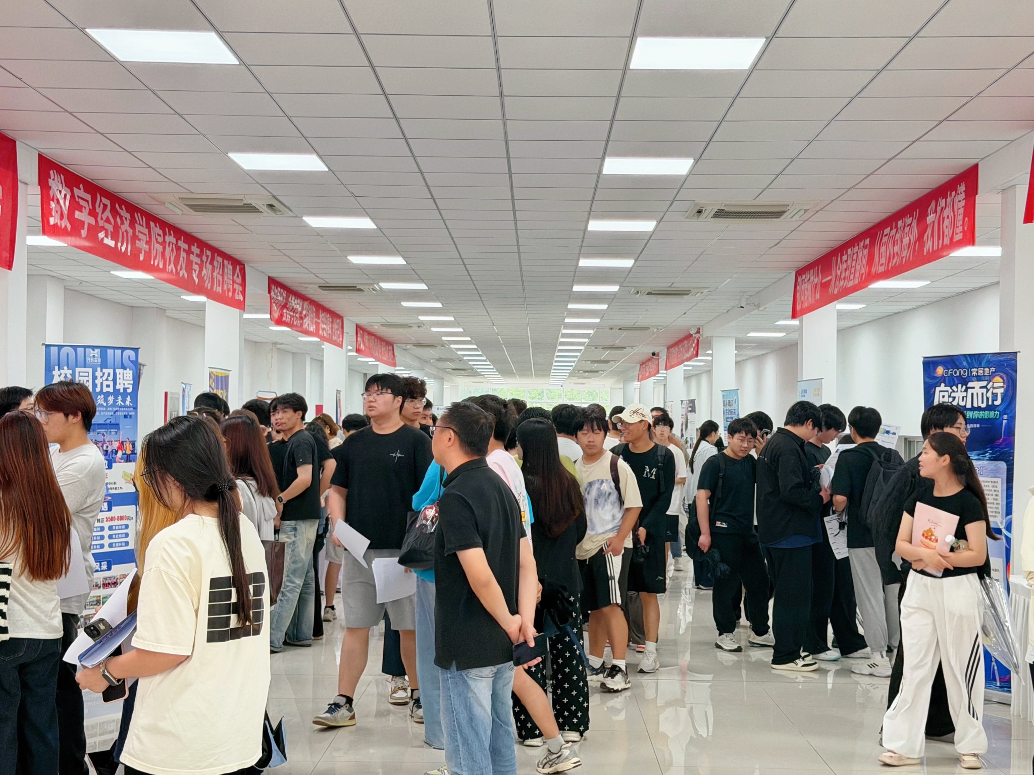 数字经济学院举办新商科人才实习就业招聘会暨常州市“123”直播电商人才专场招聘会
