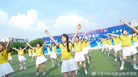 武进校区：创意设计学院《蕉红万丈》：精彩收尾，惊艳全场溧阳基地:创意设计学院《我乘着风飞过来》：怀揣梦想，向阳生长#舞蹈大赛##校园生活##常机电##常州机电职业技术学院#