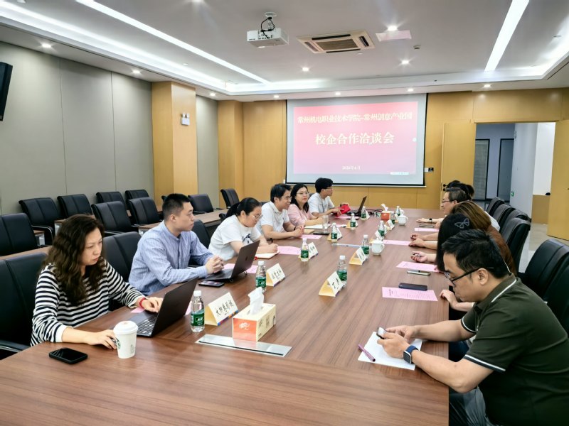 数字创意设计学院赴常州创意产业园开展校企合作洽谈
