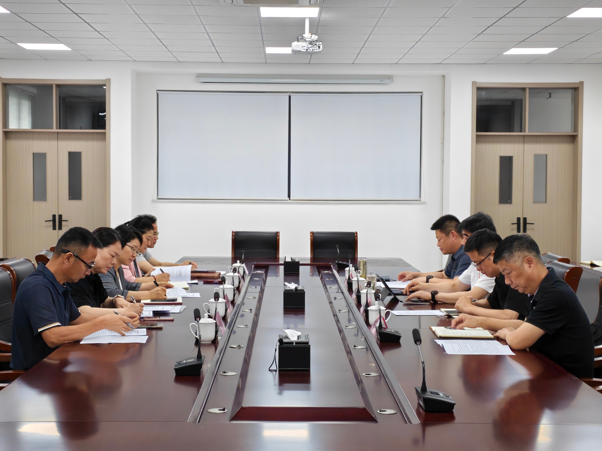 溧阳市副市长丁红一行赴我校溧阳基地召开专项工作会议 