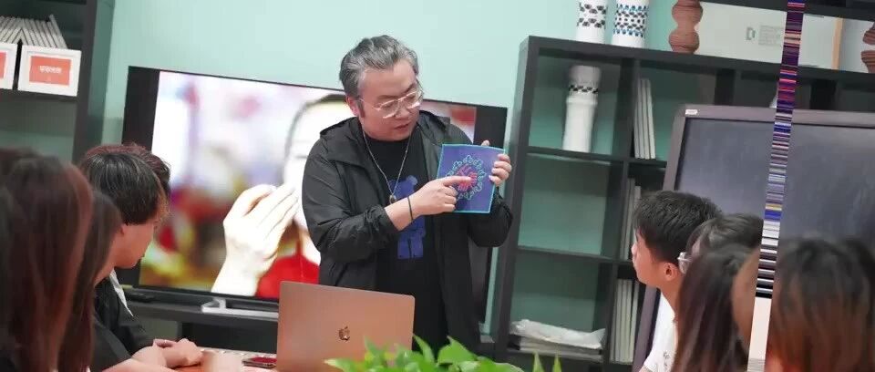 追梦人 | 樊旭：1700公里外的课堂，把三都绣娘培养成优秀设计师